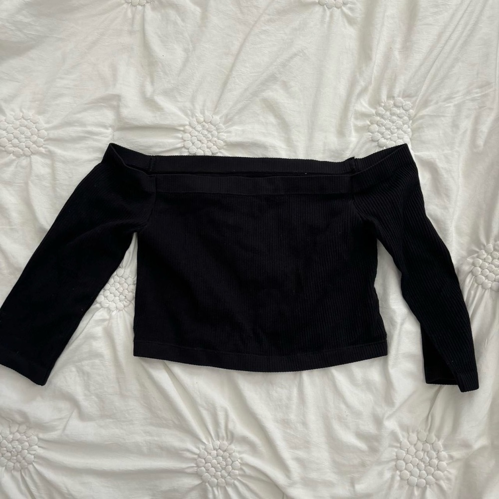 OFF SHOULDER TOP